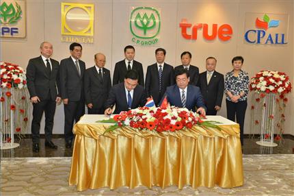 Chen Run’er met with Thai Deputy Prime Minister SomkidJatusripitak and witnessed the signing between HNCA and CP Group，Thai Smile Airways and Nok Airlines